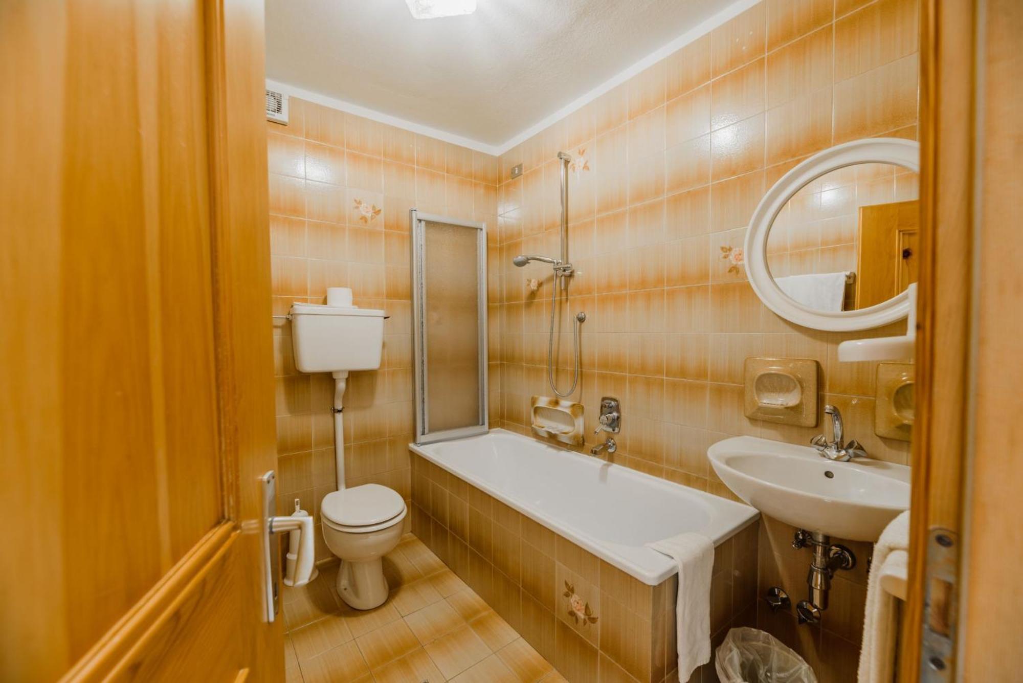 Hotel Garni Rosengarten Pera Экстерьер фото
